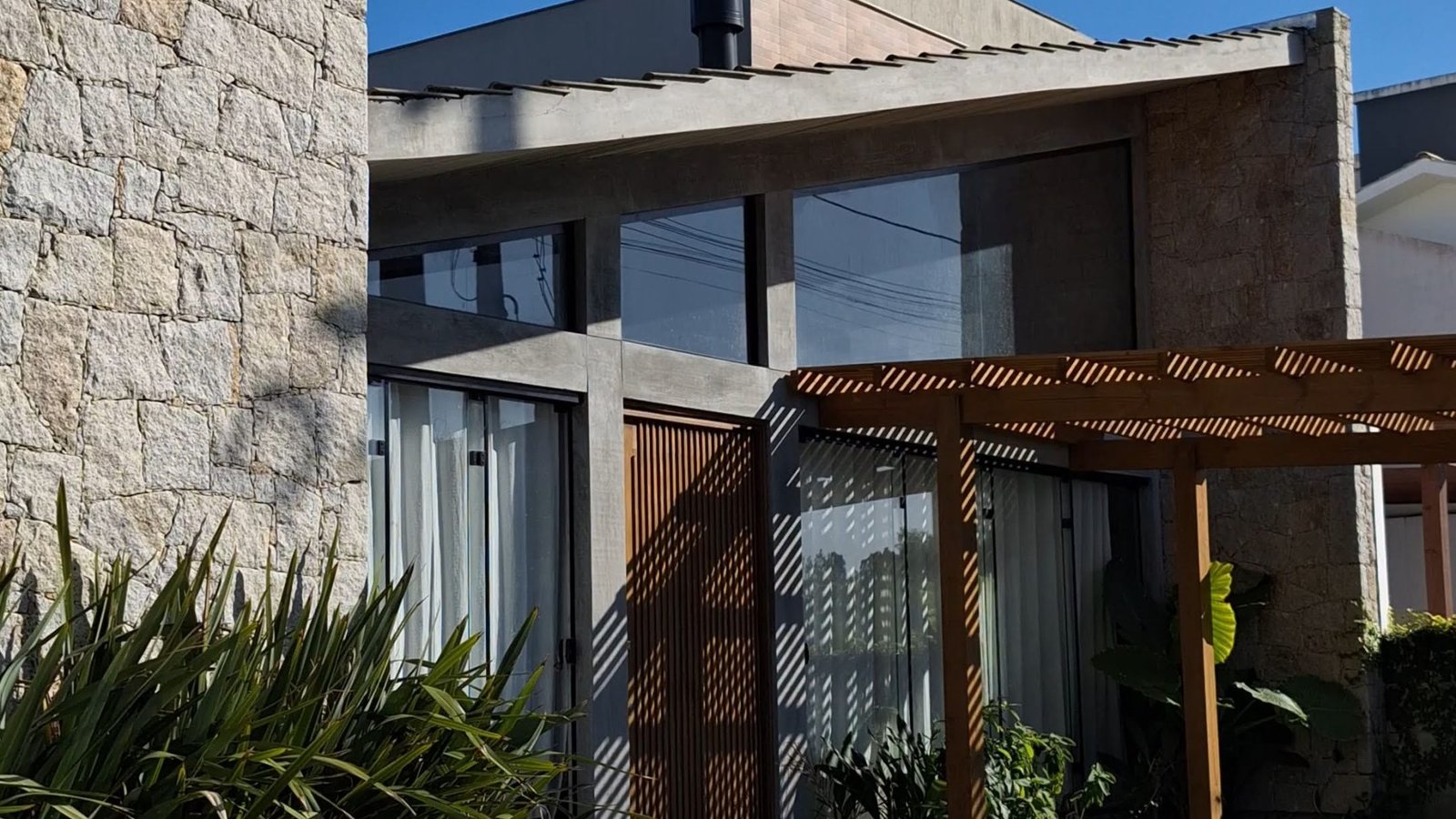 Construtora em Imbituba: Casa moderna e aconchegante!